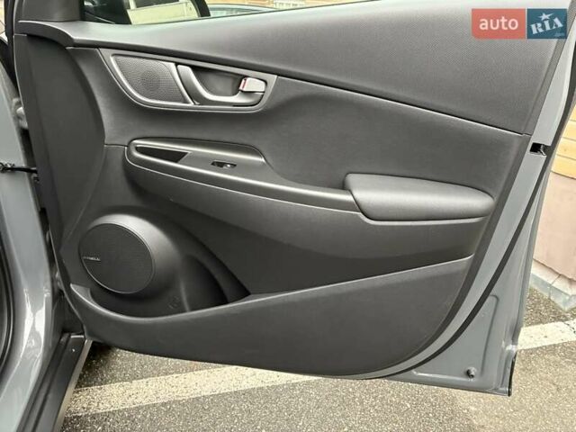 Серый Хендай Kona Electric, объемом двигателя 0 л и пробегом 78 тыс. км за 19500 $, фото 57 на Automoto.ua