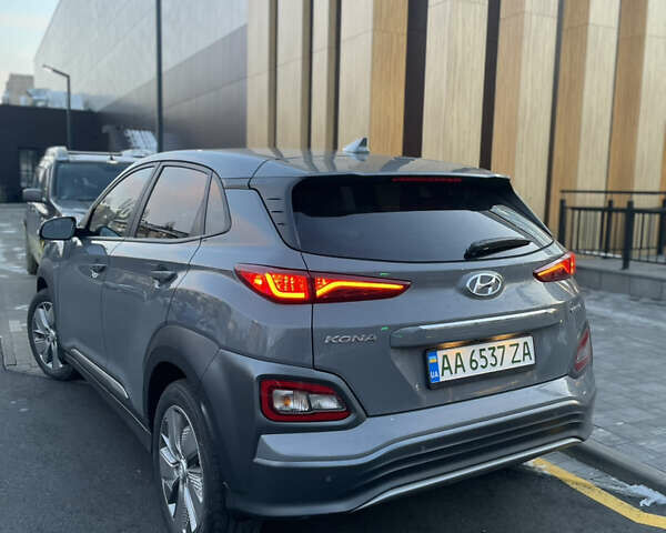Серый Хендай Kona Electric, объемом двигателя 0 л и пробегом 81 тыс. км за 16099 $, фото 4 на Automoto.ua