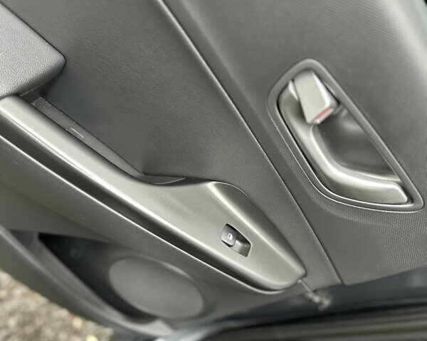 Серый Хендай Kona Electric, объемом двигателя 0 л и пробегом 167 тыс. км за 17700 $, фото 43 на Automoto.ua