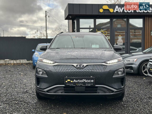 Серый Хендай Kona Electric, объемом двигателя 0 л и пробегом 167 тыс. км за 17700 $, фото 3 на Automoto.ua