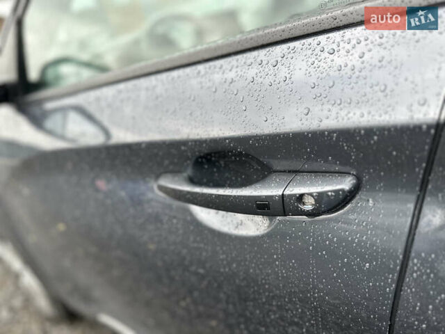 Серый Хендай Kona Electric, объемом двигателя 0 л и пробегом 167 тыс. км за 17700 $, фото 60 на Automoto.ua