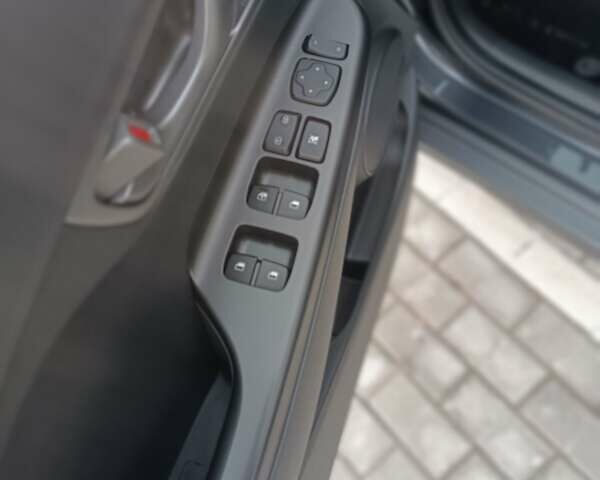 Серый Хендай Kona Electric, объемом двигателя 0 л и пробегом 80 тыс. км за 17300 $, фото 8 на Automoto.ua