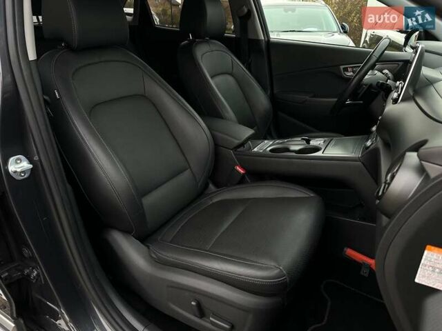 Сірий Хендай Kona Electric, об'ємом двигуна 0 л та пробігом 76 тис. км за 20500 $, фото 88 на Automoto.ua