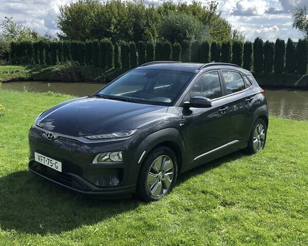 Серый Хендай Kona Electric, объемом двигателя 0 л и пробегом 135 тыс. км за 17100 $, фото 32 на Automoto.ua