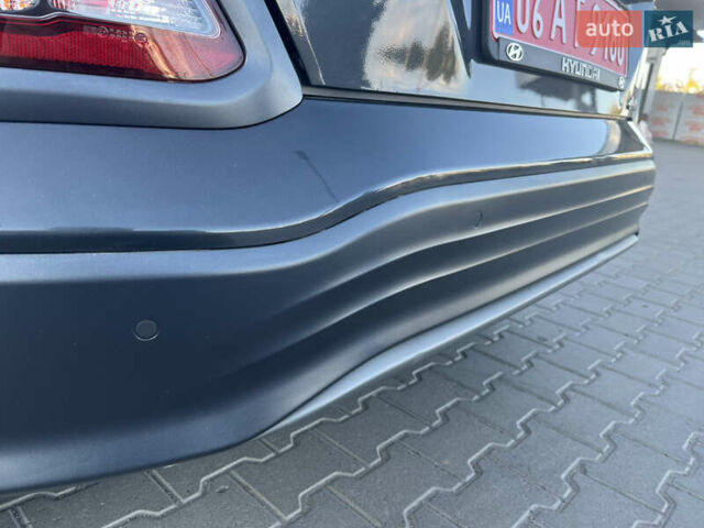 Серый Хендай Kona Electric, объемом двигателя 0 л и пробегом 31 тыс. км за 15450 $, фото 41 на Automoto.ua