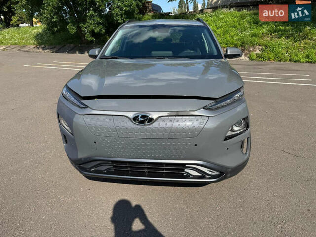 Серый Хендай Kona Electric, объемом двигателя 0 л и пробегом 44 тыс. км за 13400 $, фото 1 на Automoto.ua