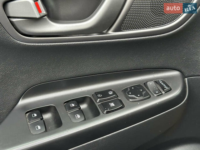 Серый Хендай Kona Electric, объемом двигателя 0 л и пробегом 167 тыс. км за 17700 $, фото 41 на Automoto.ua