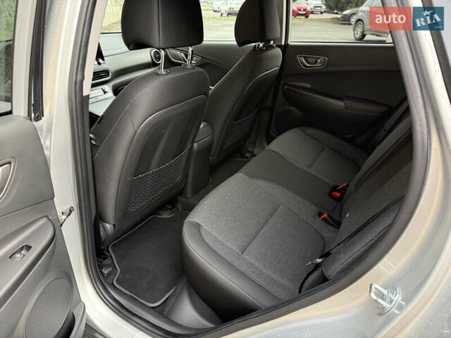 Серый Хендай Kona Electric, объемом двигателя 0 л и пробегом 26 тыс. км за 18850 $, фото 23 на Automoto.ua