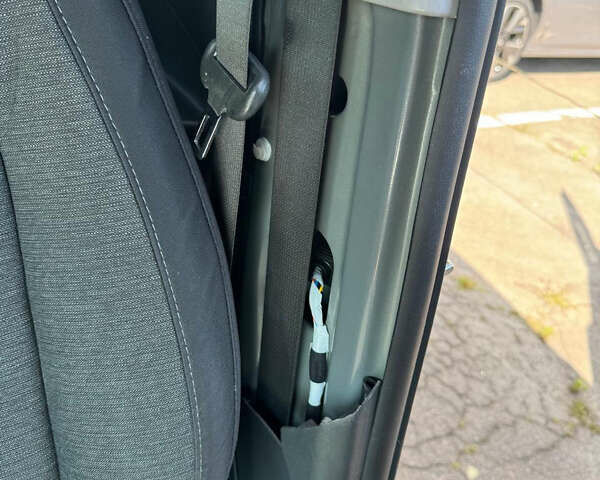 Серый Хендай Kona Electric, объемом двигателя 0 л и пробегом 44 тыс. км за 13400 $, фото 21 на Automoto.ua