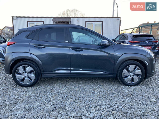 Серый Хендай Kona Electric, объемом двигателя 0 л и пробегом 104 тыс. км за 17200 $, фото 19 на Automoto.ua