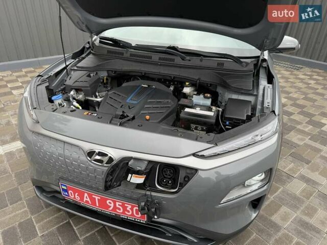 Серый Хендай Kona Electric, объемом двигателя 0 л и пробегом 40 тыс. км за 16900 $, фото 18 на Automoto.ua
