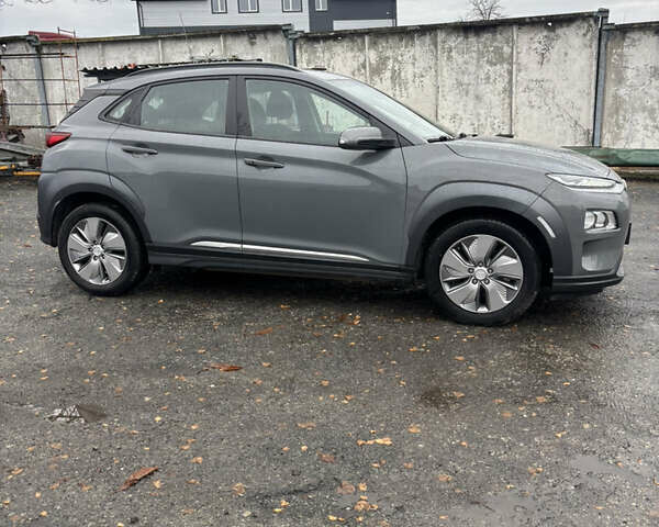 Сірий Хендай Kona Electric, об'ємом двигуна 0 л та пробігом 56 тис. км за 15400 $, фото 5 на Automoto.ua