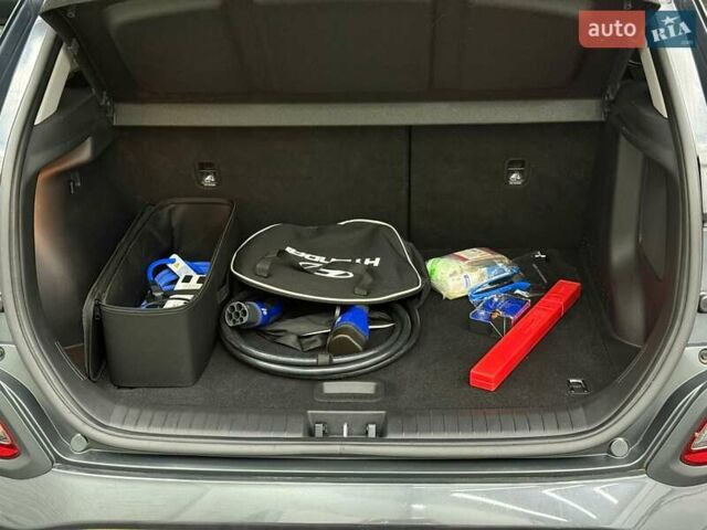 Сірий Хендай Kona Electric, об'ємом двигуна 0 л та пробігом 89 тис. км за 18340 $, фото 31 на Automoto.ua