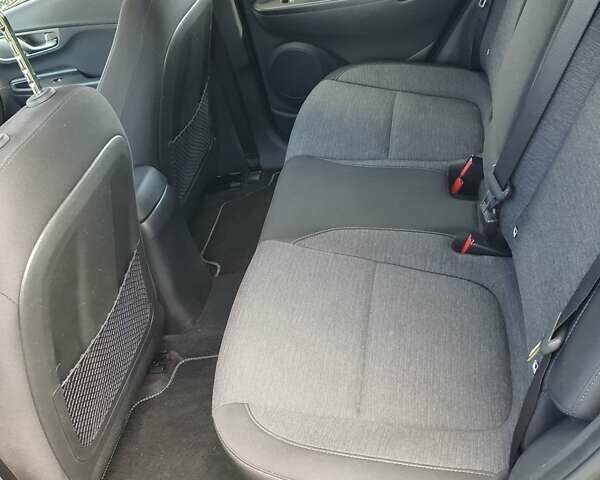 Серый Хендай Kona Electric, объемом двигателя 0 л и пробегом 135 тыс. км за 17100 $, фото 21 на Automoto.ua