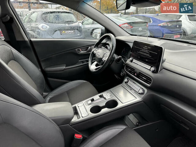 Серый Хендай Kona Electric, объемом двигателя 0 л и пробегом 167 тыс. км за 17700 $, фото 28 на Automoto.ua