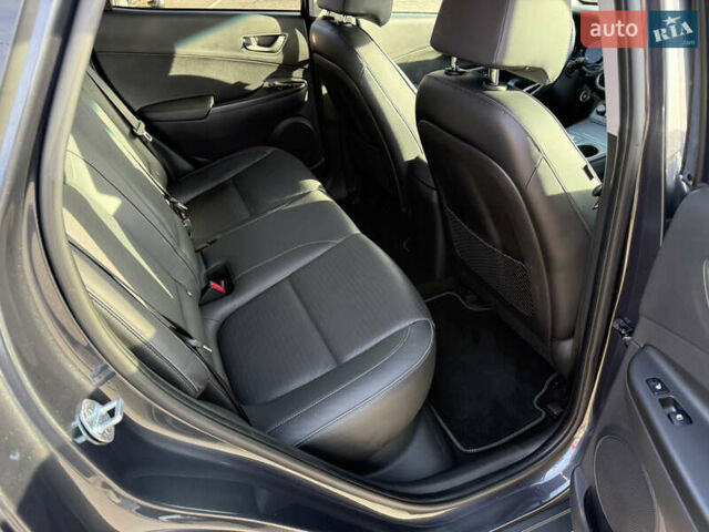 Серый Хендай Kona Electric, объемом двигателя 0 л и пробегом 69 тыс. км за 19300 $, фото 16 на Automoto.ua