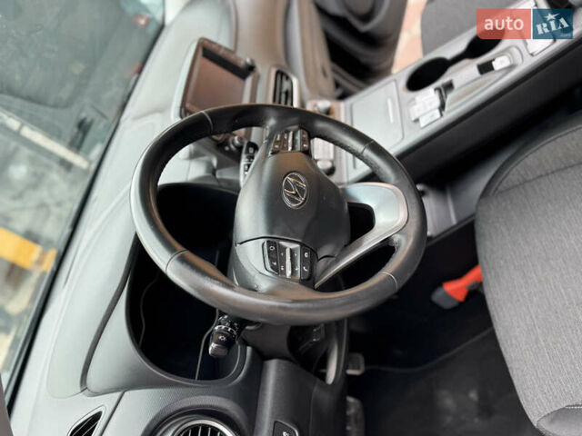Серый Хендай Kona Electric, объемом двигателя 0 л и пробегом 106 тыс. км за 15999 $, фото 24 на Automoto.ua