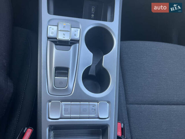 Сірий Хендай Kona Electric, об'ємом двигуна 0 л та пробігом 31 тис. км за 15500 $, фото 18 на Automoto.ua