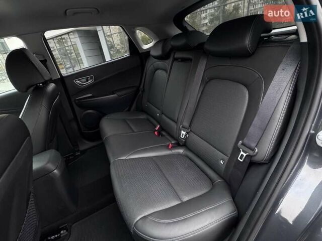 Сірий Хендай Kona Electric, об'ємом двигуна 0 л та пробігом 88 тис. км за 18700 $, фото 41 на Automoto.ua