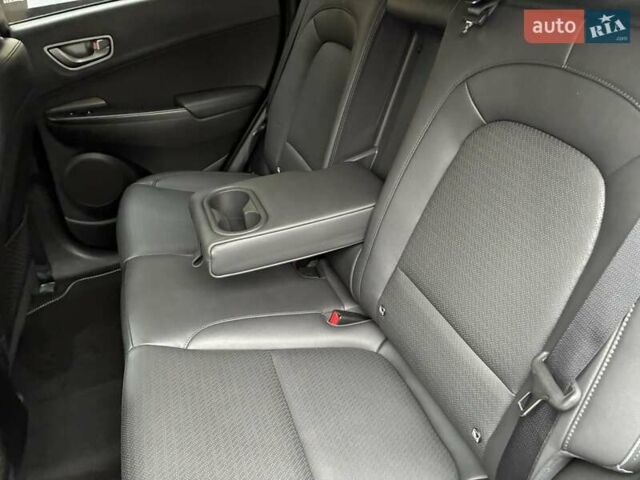 Серый Хендай Kona Electric, объемом двигателя 0 л и пробегом 78 тыс. км за 19500 $, фото 56 на Automoto.ua