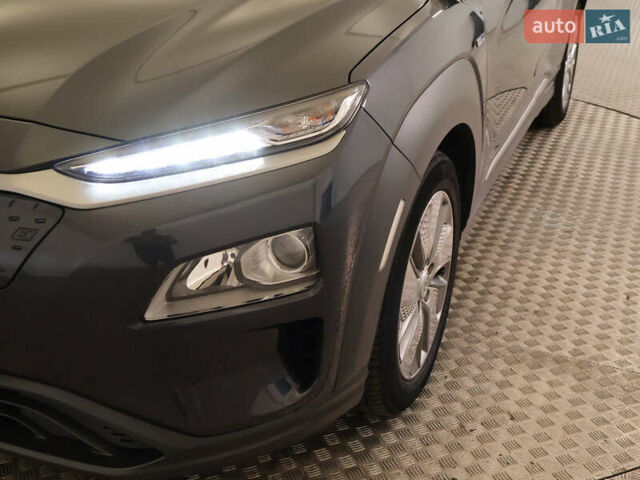 Серый Хендай Kona Electric, объемом двигателя 0 л и пробегом 155 тыс. км за 17400 $, фото 9 на Automoto.ua