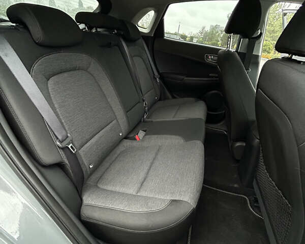 Сірий Хендай Kona Electric, об'ємом двигуна 0 л та пробігом 61 тис. км за 15780 $, фото 29 на Automoto.ua