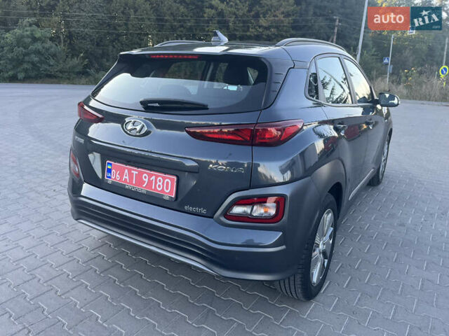 Серый Хендай Kona Electric, объемом двигателя 0 л и пробегом 31 тыс. км за 15450 $, фото 5 на Automoto.ua