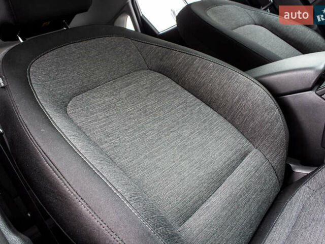 Сірий Хендай Kona Electric, об'ємом двигуна 0 л та пробігом 26 тис. км за 16300 $, фото 82 на Automoto.ua