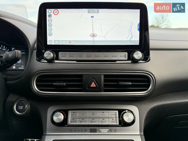 Серый Хендай Kona Electric, объемом двигателя 0 л и пробегом 36 тыс. км за 20700 $, фото 69 на Automoto.ua