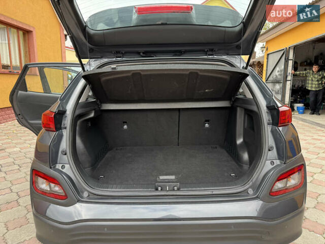 Серый Хендай Kona Electric, объемом двигателя 0 л и пробегом 106 тыс. км за 15999 $, фото 15 на Automoto.ua