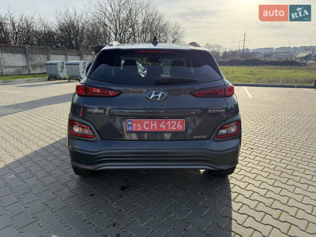 Серый Хендай Kona Electric, объемом двигателя 0 л и пробегом 69 тыс. км за 19300 $, фото 10 на Automoto.ua
