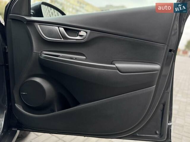 Сірий Хендай Kona Electric, об'ємом двигуна 0 л та пробігом 88 тис. км за 18700 $, фото 33 на Automoto.ua