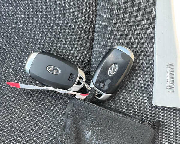 Серый Хендай Kona Electric, объемом двигателя 0 л и пробегом 44 тыс. км за 13400 $, фото 26 на Automoto.ua