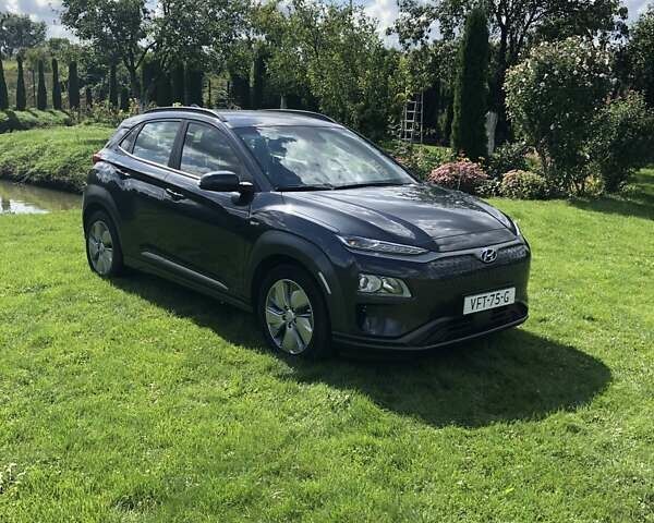 Серый Хендай Kona Electric, объемом двигателя 0 л и пробегом 135 тыс. км за 17100 $, фото 33 на Automoto.ua