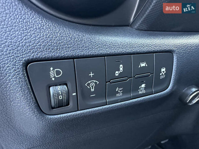 Серый Хендай Kona Electric, объемом двигателя 0 л и пробегом 109 тыс. км за 18450 $, фото 30 на Automoto.ua