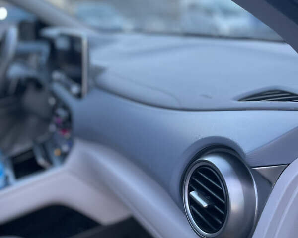 Серый Хендай Kona Electric, объемом двигателя 0 л и пробегом 81 тыс. км за 16099 $, фото 24 на Automoto.ua