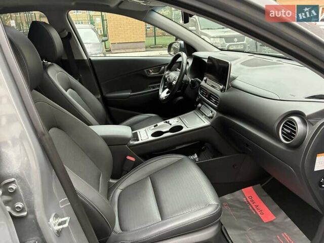 Серый Хендай Kona Electric, объемом двигателя 0 л и пробегом 78 тыс. км за 19500 $, фото 63 на Automoto.ua