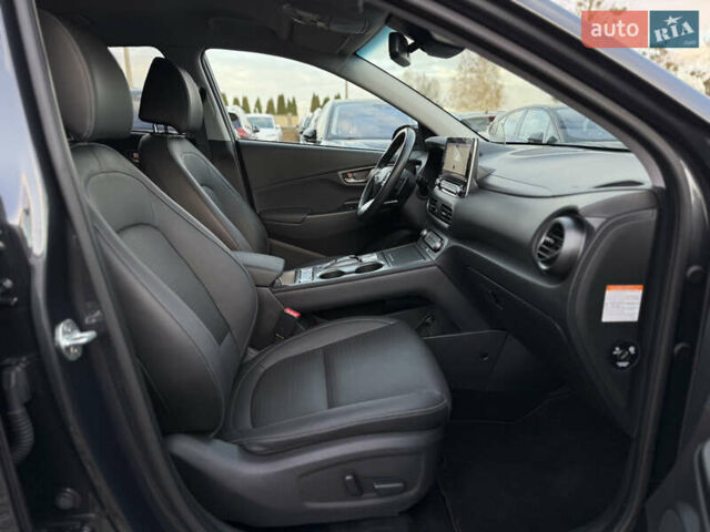Серый Хендай Kona Electric, объемом двигателя 0 л и пробегом 36 тыс. км за 20700 $, фото 102 на Automoto.ua