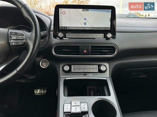 Сірий Хендай Kona Electric, об'ємом двигуна 0 л та пробігом 76 тис. км за 20500 $, фото 63 на Automoto.ua