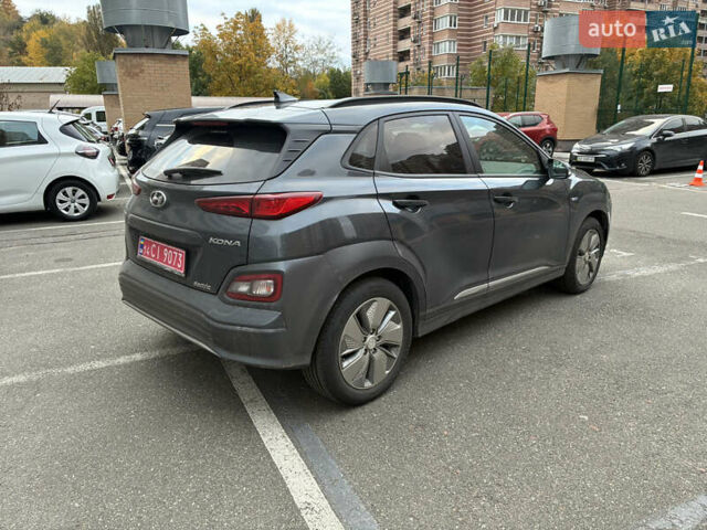 Серый Хендай Kona Electric, объемом двигателя 0 л и пробегом 117 тыс. км за 18800 $, фото 5 на Automoto.ua