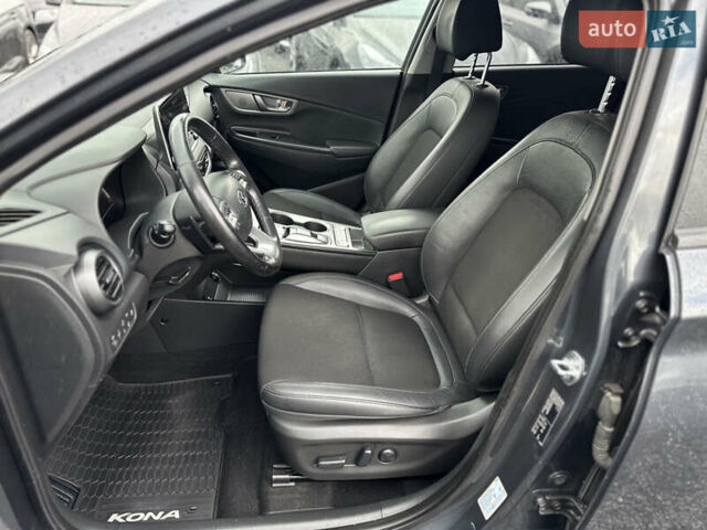 Серый Хендай Kona Electric, объемом двигателя 0 л и пробегом 167 тыс. км за 17700 $, фото 48 на Automoto.ua