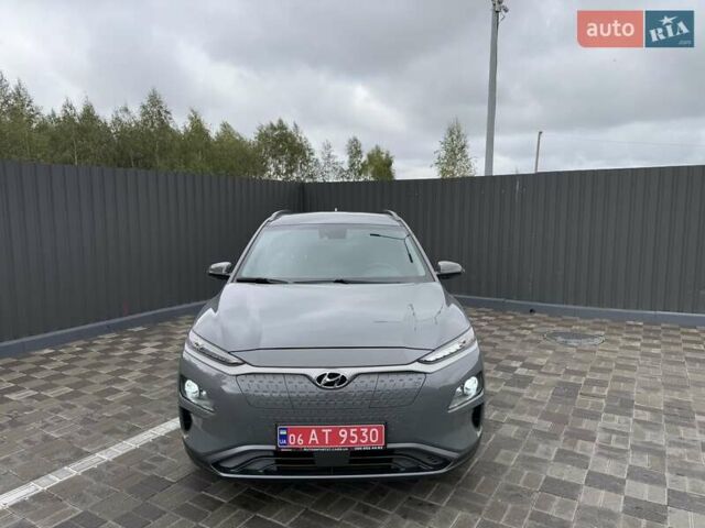 Серый Хендай Kona Electric, объемом двигателя 0 л и пробегом 40 тыс. км за 16900 $, фото 2 на Automoto.ua