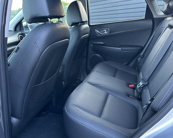 Серый Хендай Kona Electric, объемом двигателя 0 л и пробегом 109 тыс. км за 18450 $, фото 36 на Automoto.ua