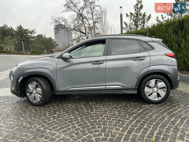 Сірий Хендай Kona Electric, об'ємом двигуна 0 л та пробігом 61 тис. км за 15780 $, фото 5 на Automoto.ua