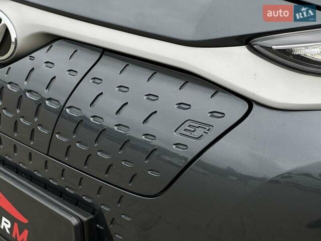 Сірий Хендай Kona Electric, об'ємом двигуна 0 л та пробігом 63 тис. км за 18500 $, фото 7 на Automoto.ua