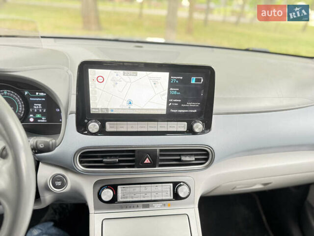 Серый Хендай Kona Electric, объемом двигателя 0 л и пробегом 135 тыс. км за 18999 $, фото 11 на Automoto.ua