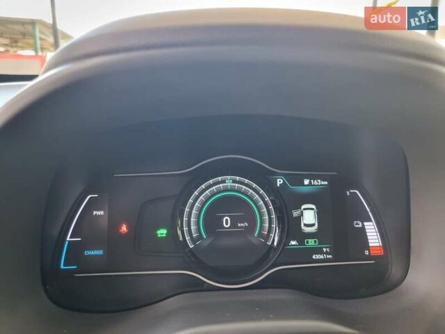 Серый Хендай Kona Electric, объемом двигателя 0 л и пробегом 42 тыс. км за 16200 $, фото 28 на Automoto.ua