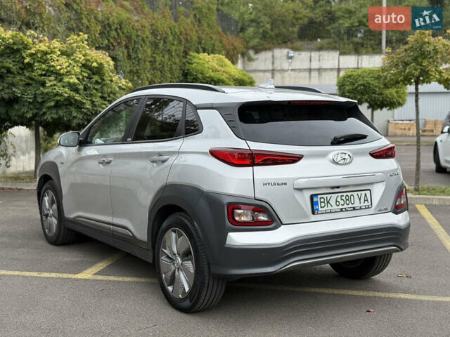 Серый Хендай Kona Electric, объемом двигателя 0 л и пробегом 26 тыс. км за 18850 $, фото 27 на Automoto.ua