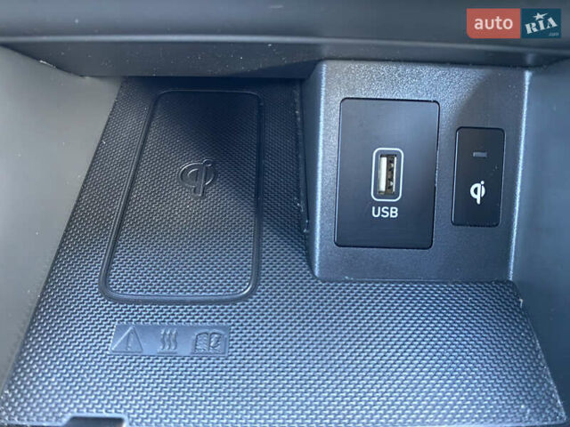 Серый Хендай Kona Electric, объемом двигателя 0 л и пробегом 69 тыс. км за 20400 $, фото 6 на Automoto.ua