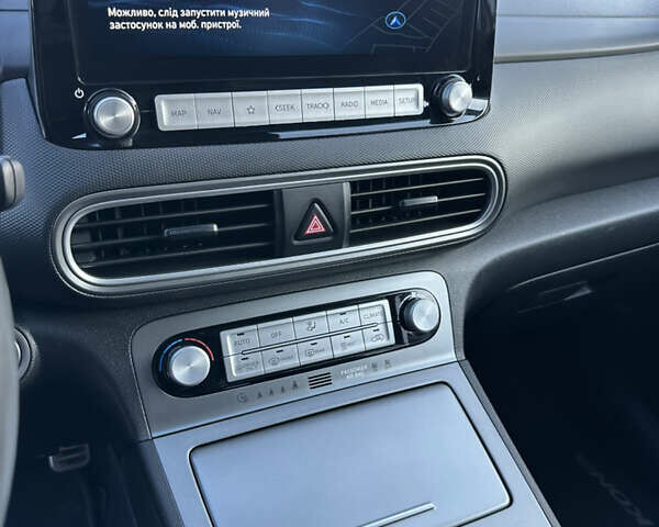 Серый Хендай Kona Electric, объемом двигателя 0 л и пробегом 109 тыс. км за 18450 $, фото 32 на Automoto.ua